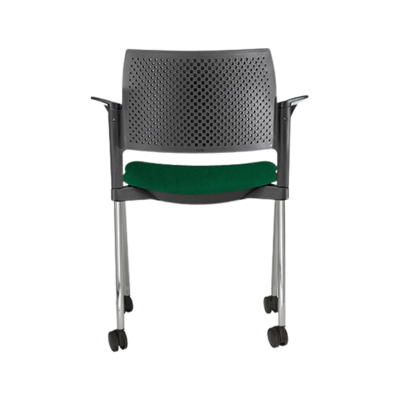 Silla de visita KYOS estructura de acero tubular de 7/8" de diámetro calibre 14 terminado en cromo con rodajas giratorias tipo dual en color negro y con descansabrazos de poliuretano en color gris blanco o negro Aura Muebles modelo OHV-356 cromada