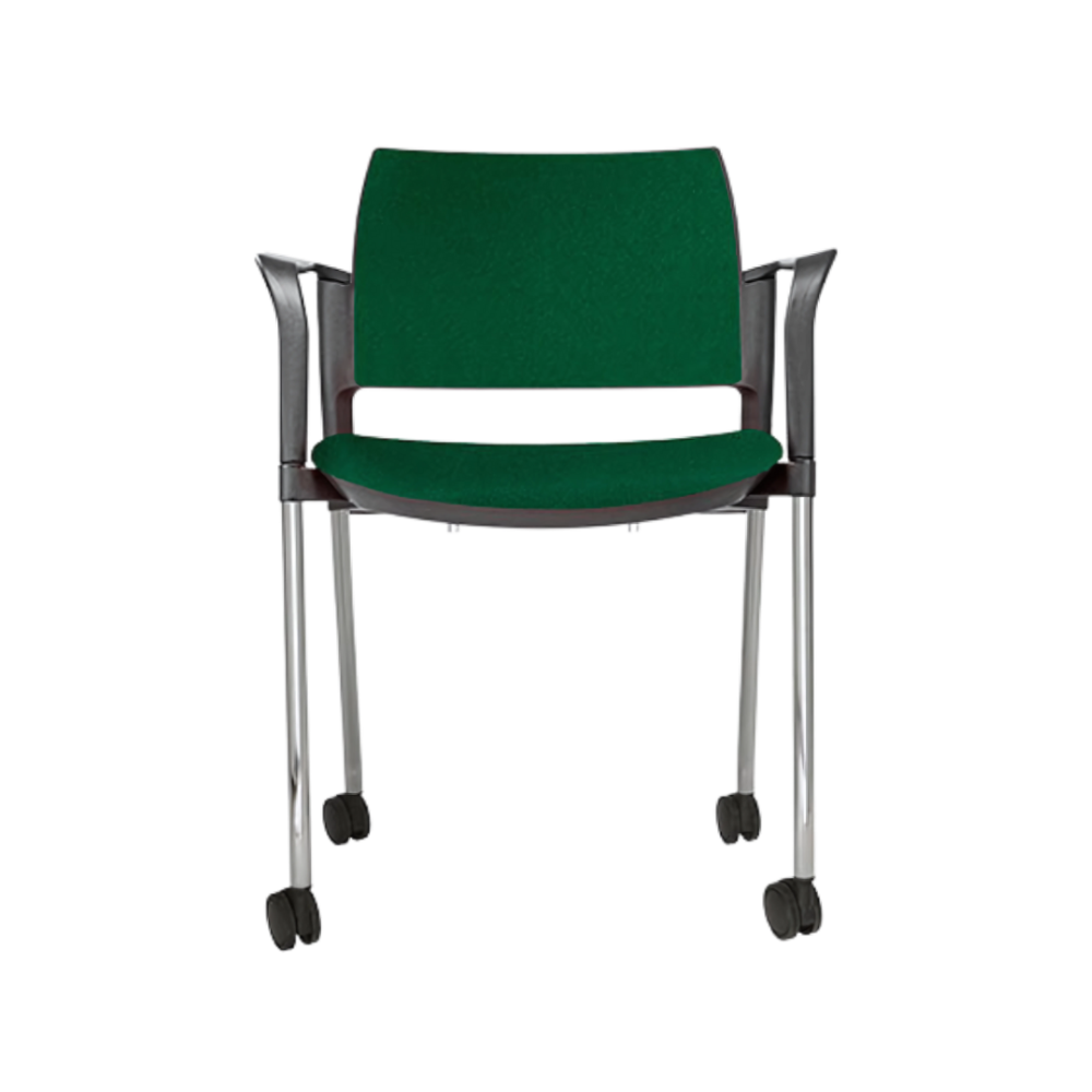 Silla de visita KYOS estructura de acero tubular de 7/8" de diámetro calibre 14 terminado en cromo con rodajas giratorias tipo dual en color negro y con descansabrazos de poliuretano en color gris blanco o negro Aura Muebles modelo OHV-356 cromada