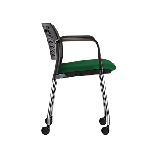 Silla de visita KYOS estructura de acero tubular de 7/8" de diámetro calibre 14 terminado en cromo con rodajas giratorias tipo dual en color negro y con descansabrazos de poliuretano en color gris blanco o negro Aura Muebles modelo OHV-354 cromada