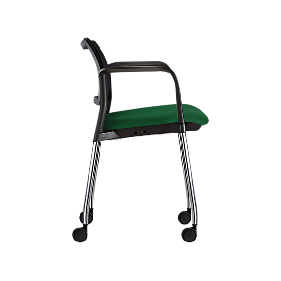 Silla de visita KYOS Estructura De acero tubular de 7/8" de diámetro calibre 14 terminado en cromo con rodajas giratorias tipo dual en color negro y con descansabrazos de poliuretano en color gris o negro Respaldo En malla diseño ergonómico Aura Muebles modelo OHV-372 cromada