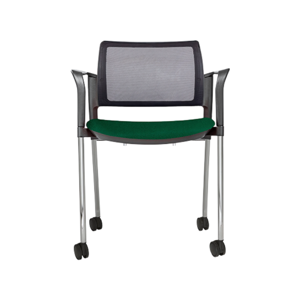 Silla de visita KYOS Estructura De acero tubular de 7/8" de diámetro calibre 14 terminado en cromo con rodajas giratorias tipo dual en color negro y con descansabrazos de poliuretano en color gris o negro Respaldo En malla diseño ergonómico Aura Muebles modelo OHV-372 cromada