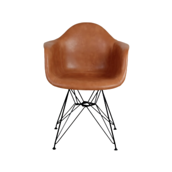 Silla de visita su diseño moderno con brazos acolchados y tapizados en piel brindan un soporte ergonómico y un toque de lujo Aura Muebles modelo PARIS