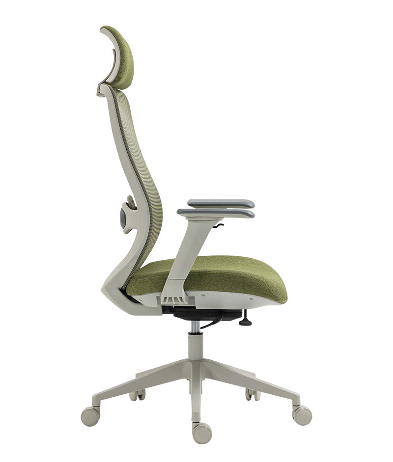 Silla ejecutiva AC-30 GV vista lateral con brazos ajustables y cabecera