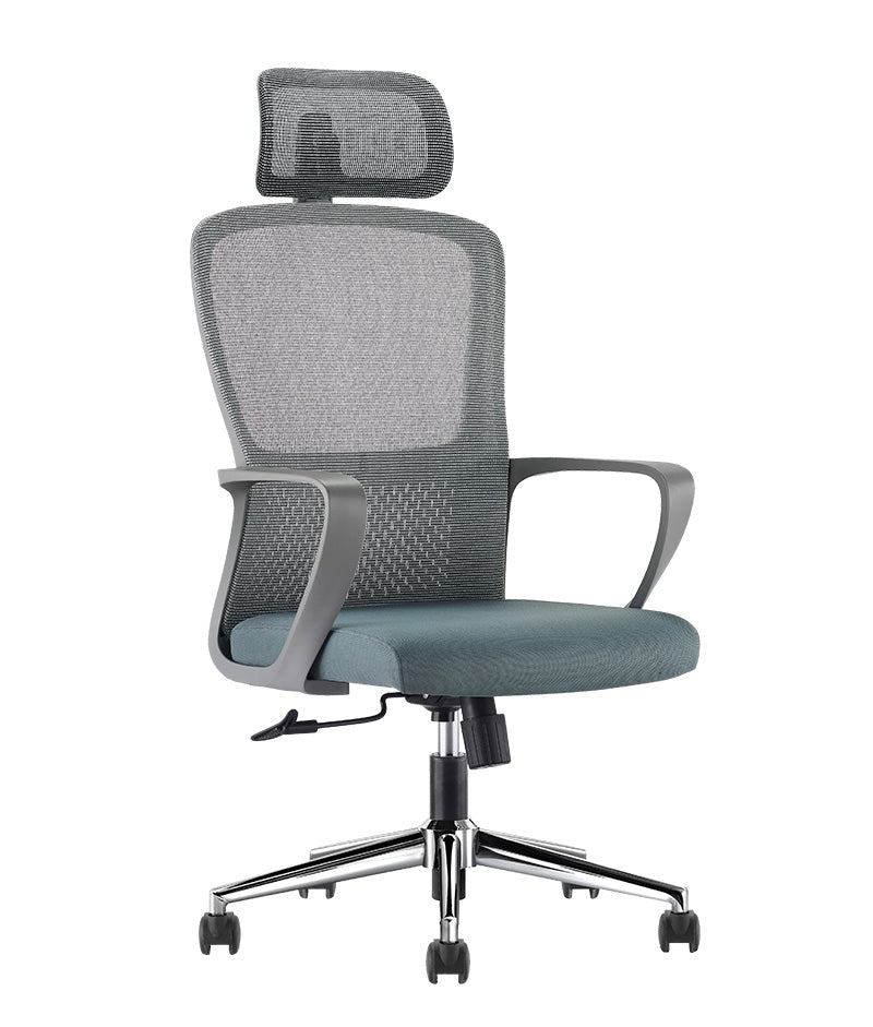 Silla ejecutiva LK-20 con base cromada y diseño ergonómico en ángulo 3/4.