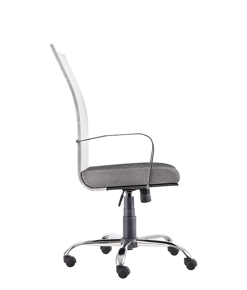 Silla ejecutiva M-150 con vista lateral, estructura metálica y asiento acolchonado