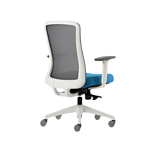 Descubre el estilo de la silla ejecutiva modelo BM-1200 BL de Aura Muebles. Con reposabrazos acolchados te brinda la mejor postura para trabajar por largos períodos sin cansarte.