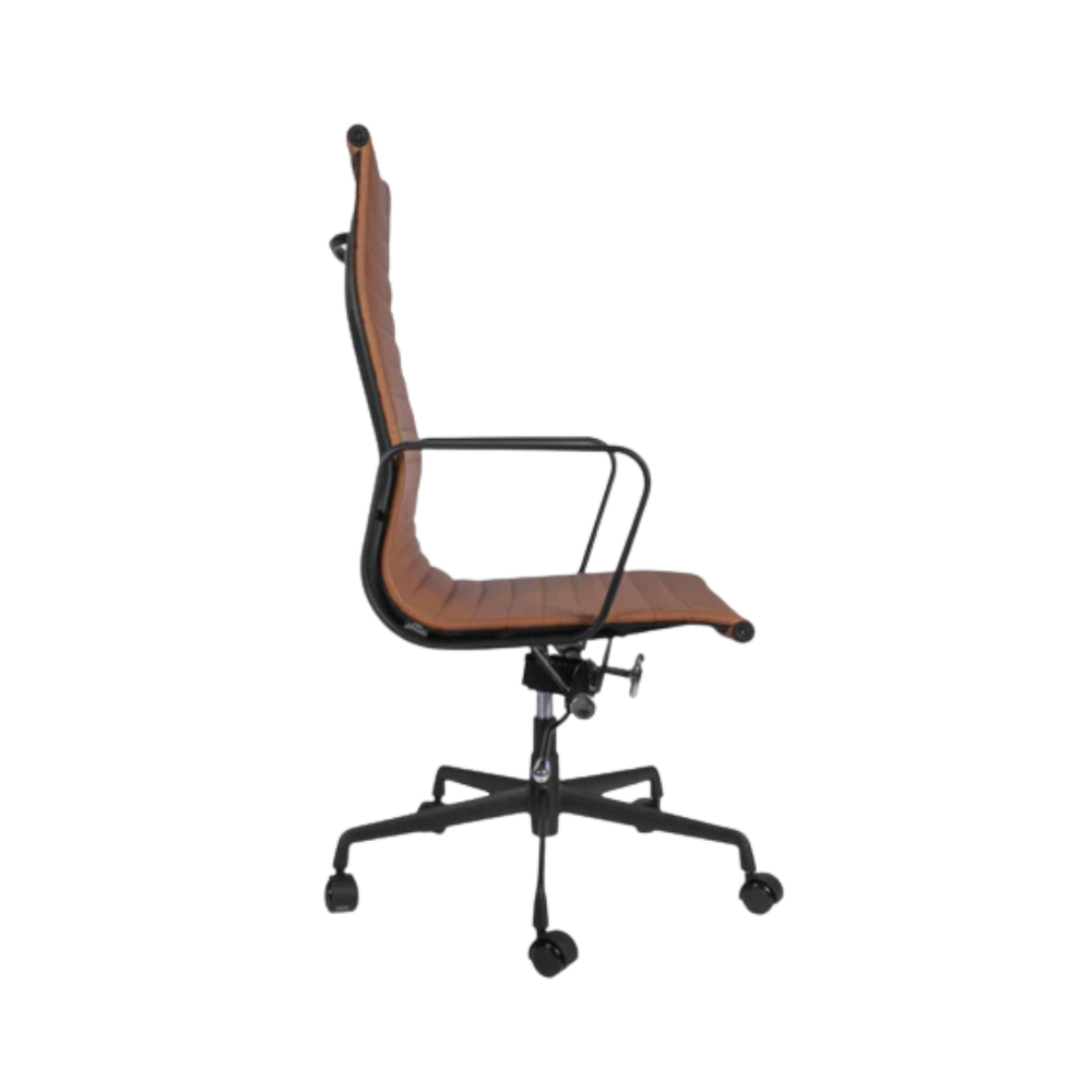 Silla ejecutiva respaldo alto respaldo y asiento tapiz del asiento y respaldo de un solo tensado con la estructura para dar una suspensión única y adaptarse al cuerpo Tapiz piel genuina italiana color café GOETZ Aura Muebles modelo OHE-204