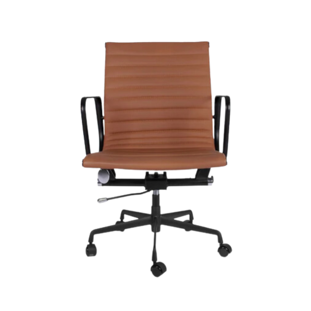 Silla ejecutiva respaldo bajo respaldo y asiento tapiz del asiento y respaldo de un solo tensado con la estructura para dar una suspensión única y adaptarse al cuerpo tapiz piel genuina italiana color café GOETZ Aura Muebles modelo OHE-204