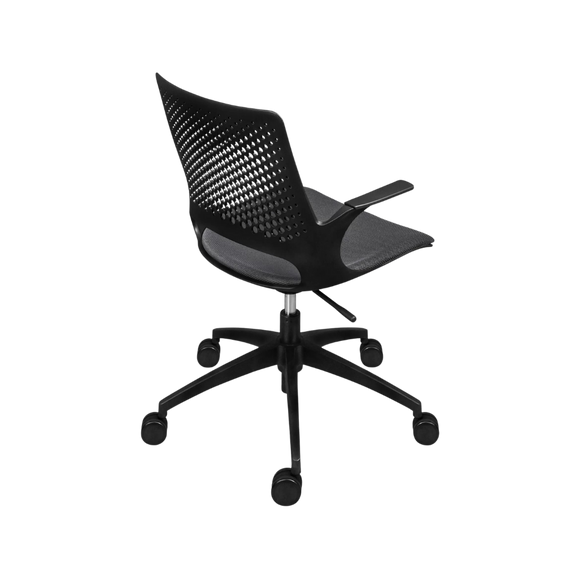 Descubre la elegancia y comodidad de la silla ejecutiva modelo MEDELLIN en color negro de Aura Muebles. Esta silla ofrece soporte y mejora tu postura durante largas horas de trabajo.