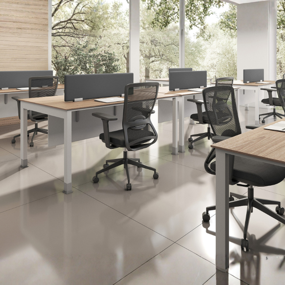 Descubre nuestra silla ejecutiva modelo WICKER OHE-139 de Aura Muebles. Diseñada ergonómicamente para brindar soporte a tu espalda mientras trabajas.