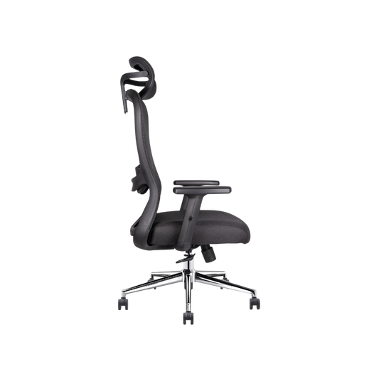 Silla ejecutiva negra OHE-905 vista lateral con brazos ajustables y base cromada