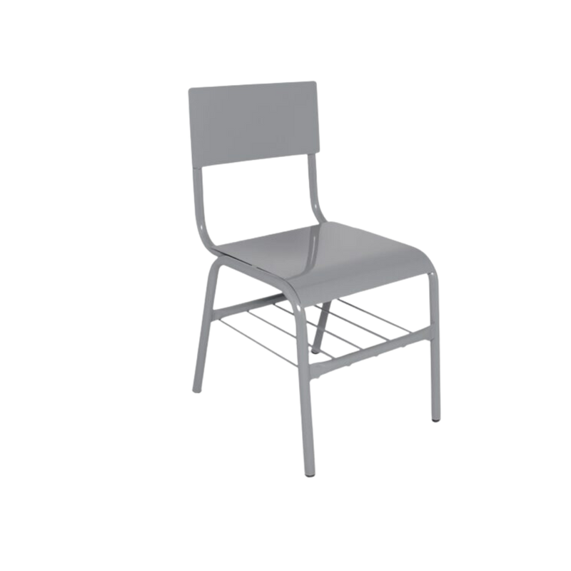 La silla escolar de lámina steel con parrilla EL-450 es la opción perfecta para un mobiliario escolar resistente y duradero. Fabricada con acero laminado, esta silla cuenta con una parrilla que proporciona un soporte adicional en la parte trasera, garantizando una postura adecuada y cómoda para los estudiantes.