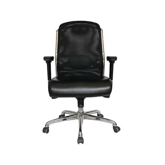 Silla de oficina con respaldo en malla y base cromada.
