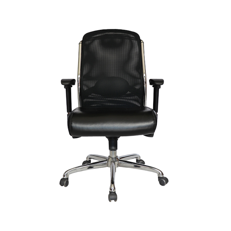 Silla de oficina con respaldo en malla y base cromada.