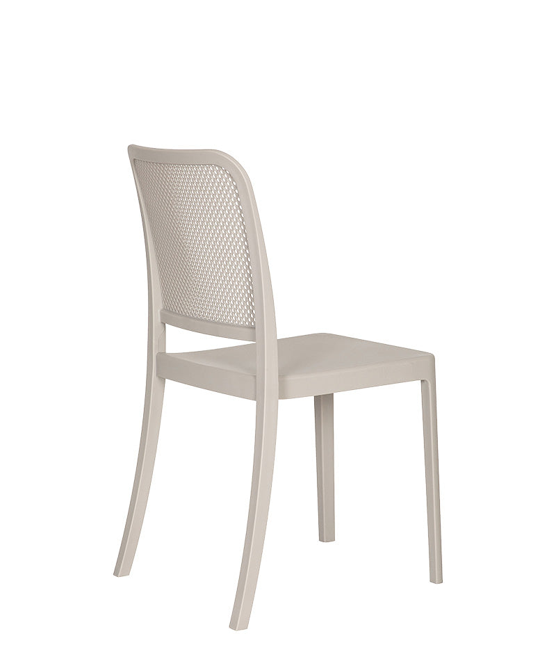 Vista posterior en ángulo de la silla para exterior AR-401A.