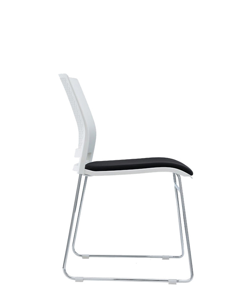 Vista lateral de silla para restaurante A-600T con estructura cromada