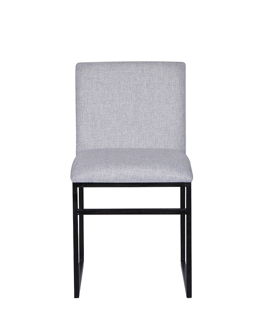 Vista frontal de la silla para restaurante AR-160, mostrando respaldo acolchado y base metálica