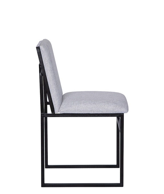 Vista lateral de la silla para restaurante AR-160 con diseño cuadrado y asiento tapizado