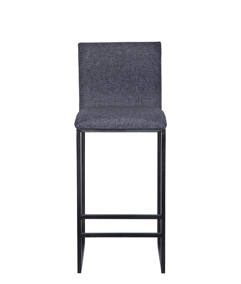 Vista frontal de silla para restaurante modelo AR-165 con base metálica negra