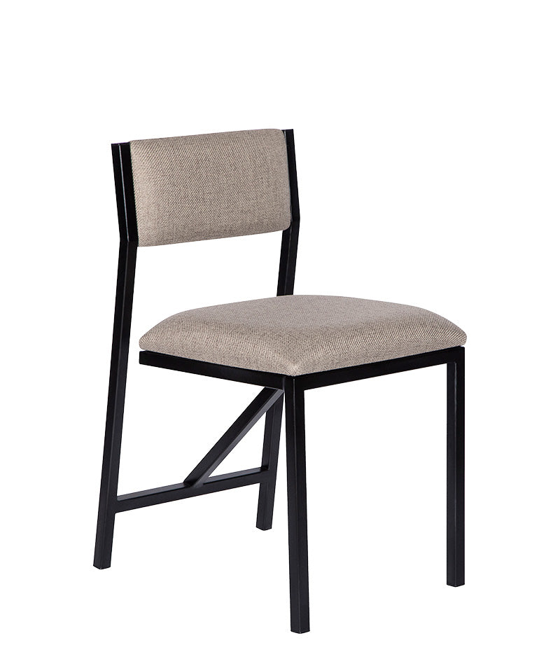“Silla para restaurante modelo AR-170 vista en ángulo”