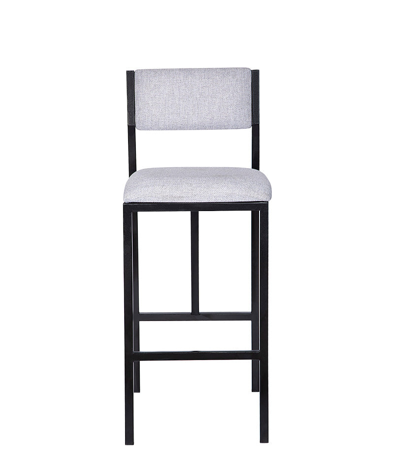 Silla para restaurante modelo AR-175 vista frontal con tapizado gris claro.