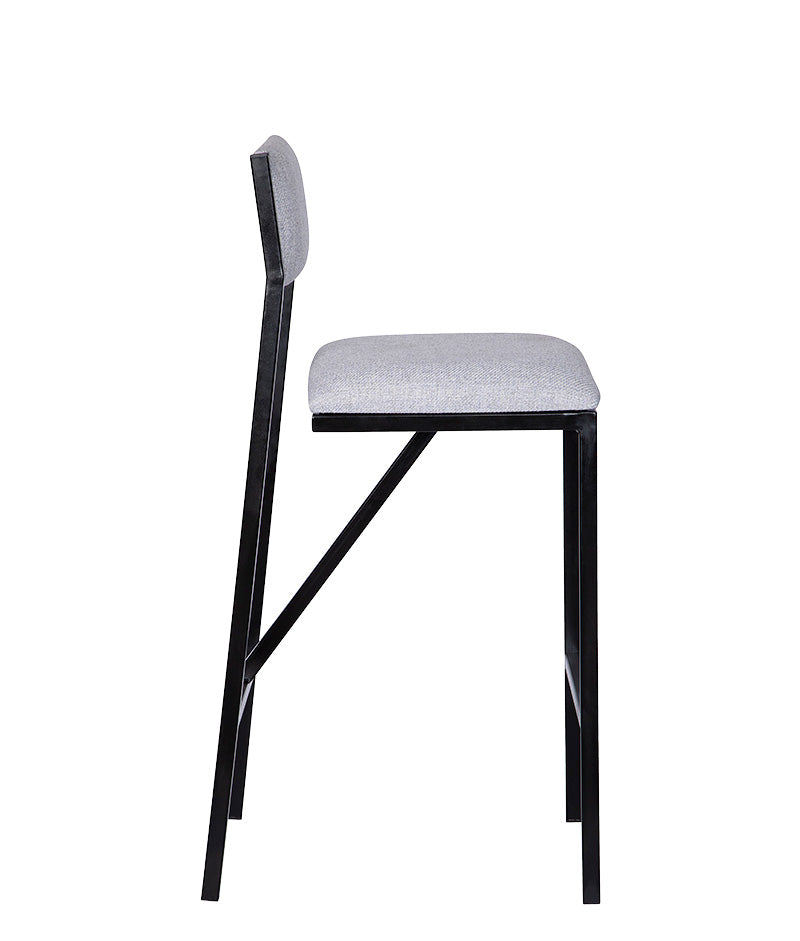 Silla para restaurante AR-175 en vista lateral mostrando estructura metálica negra.