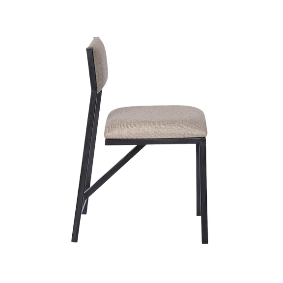 Silla para restaurante modelo AR-170 con estructura metálica resistente y tapizado cómodo. Ideal para negocios que buscan diseño y durabilidad.