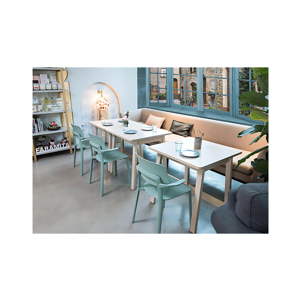 Silla para restaurante KIN Patas asiento y respaldo de una sola pieza en polipropileno de alta resistencia y duración Aura Muebles modelo OHV-136
