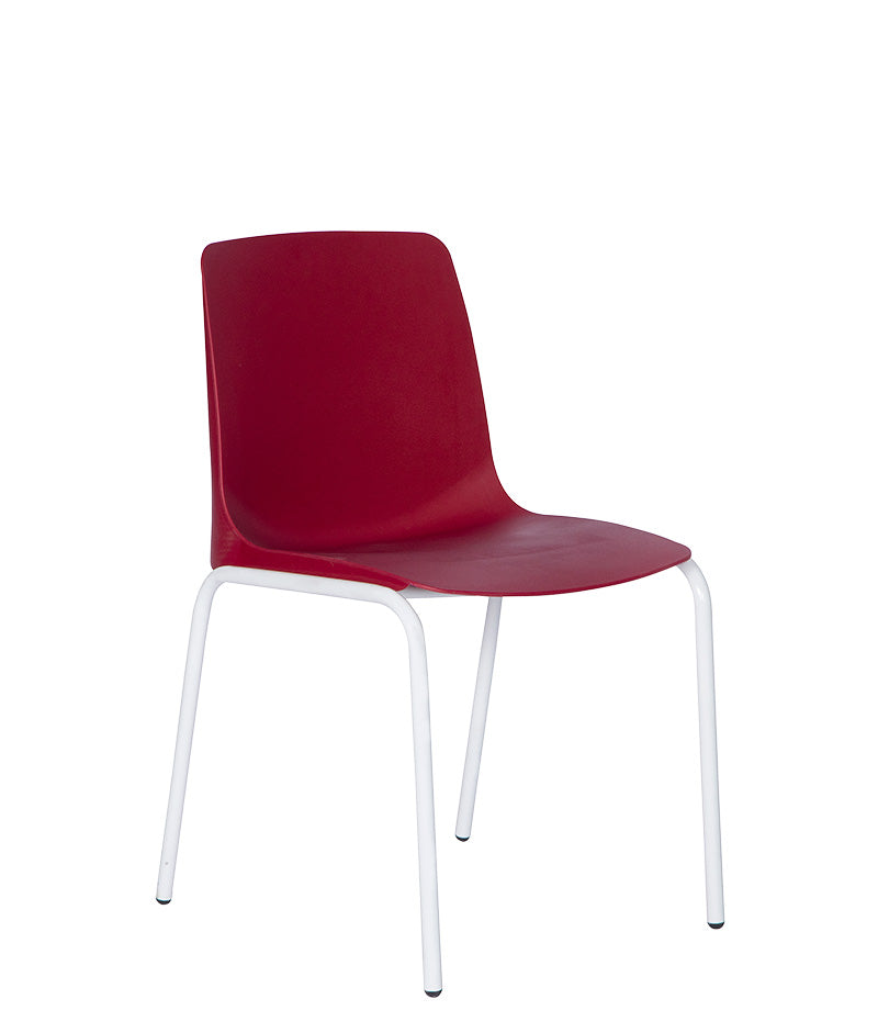 Silla para restaurante modelo PL-30 en ángulo tres cuartos