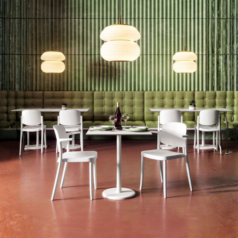 Silla Piazza 2 con brazos apilable de diseño retro