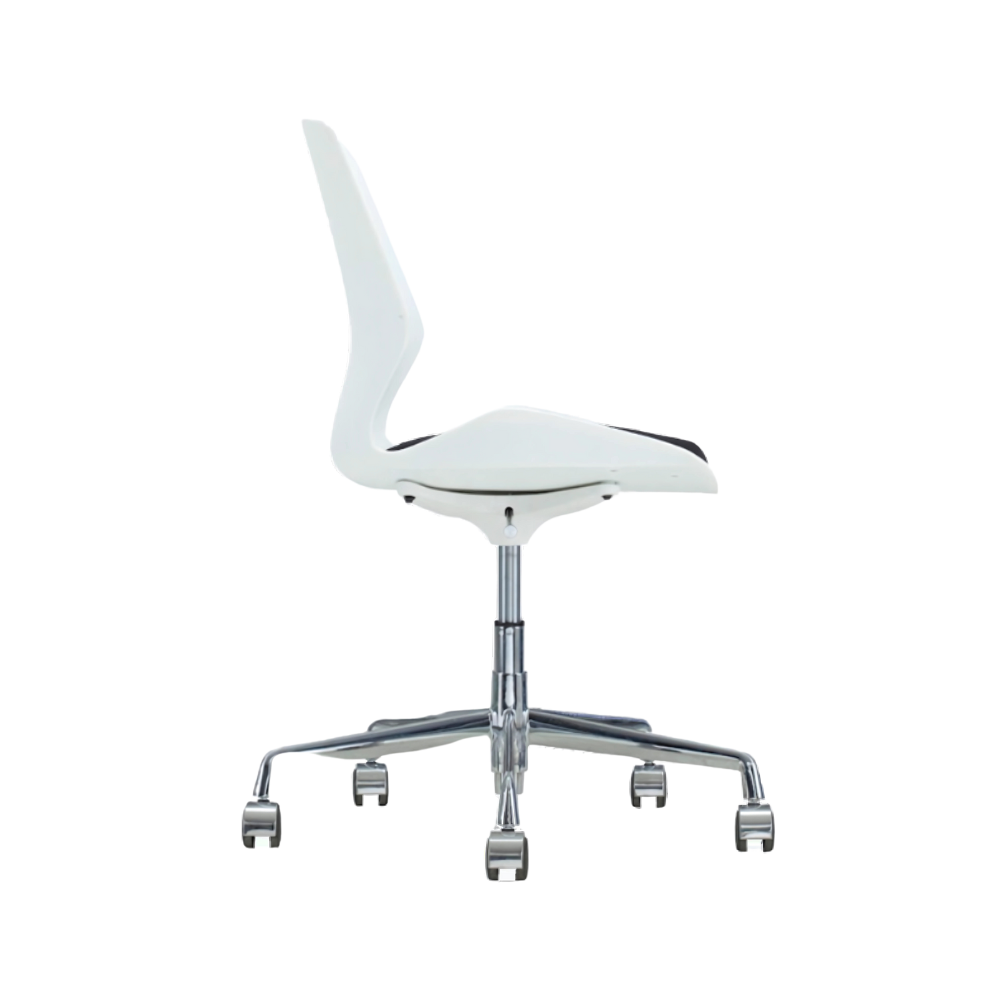 Silla secretarial en concha de polipropileno en color blanco asiento tapizado en tela color negro (de línea) Aura Muebles modelo AB-300