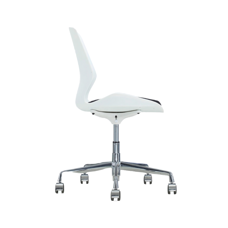 Silla secretarial en concha de polipropileno en color blanco asiento tapizado en tela color negro (de línea) Aura Muebles modelo AB-300