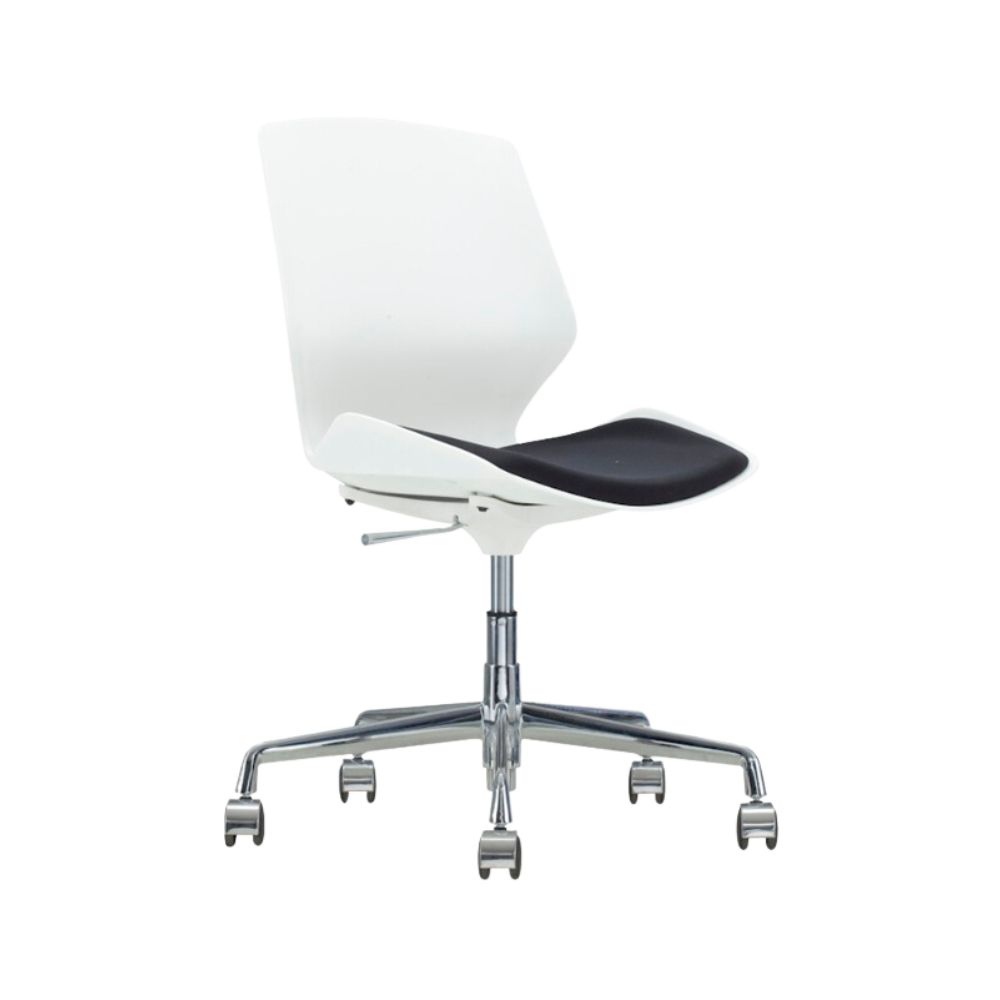Silla secretarial en concha de polipropileno en color blanco asiento tapizado en tela color negro (de línea) Aura Muebles modelo AB-300