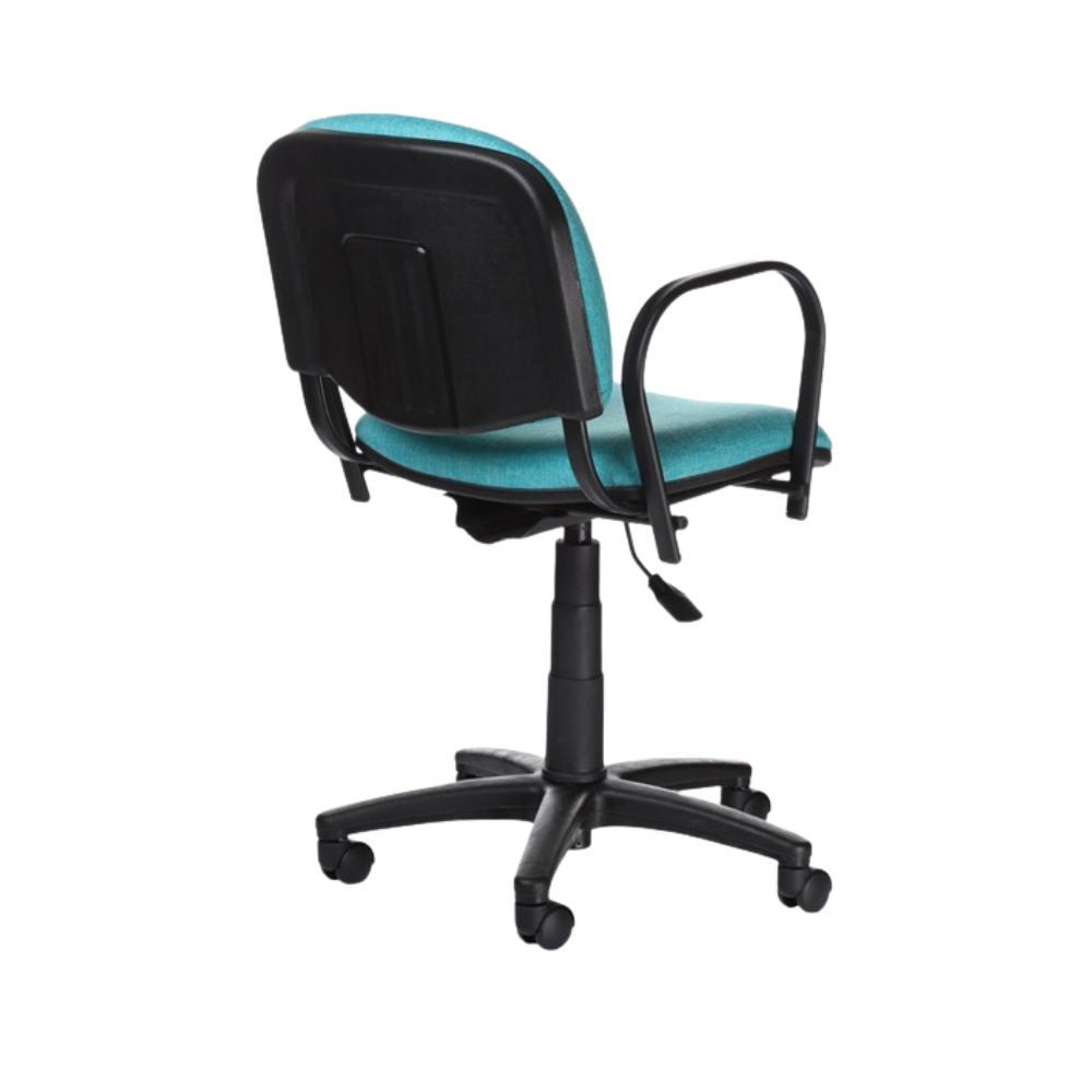 Silla secretarial ISO P Mecanismo fijo ajuste de altura de asiento neumático por palanca con coderas Aura Muebles modelo APIPA