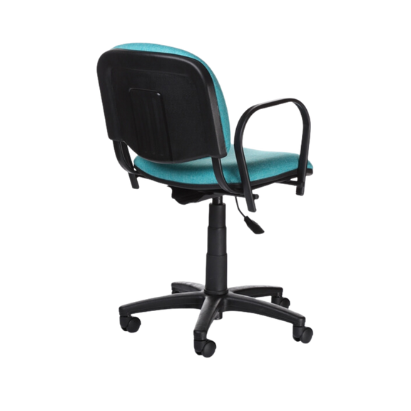 Silla secretarial ISO P Mecanismo fijo ajuste de altura de asiento neumático por palanca con coderas Aura Muebles modelo APIPA