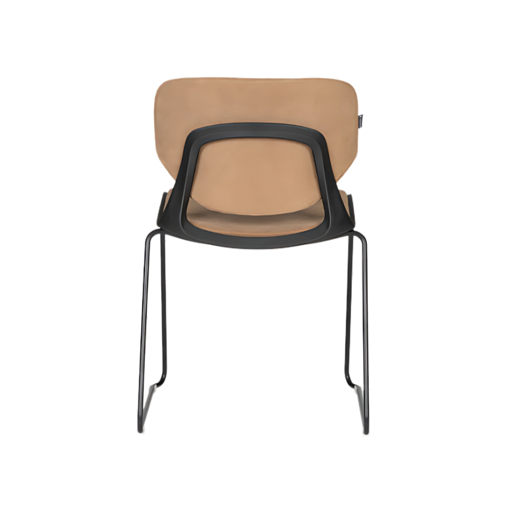 Descubre el cómodo y elegante sillón de visita contract modelo VELA TRINEO de Aura Muebles. Perfecto para salas de espera, su diseño contemporáneo y base tipo trineo crean espacios modernos y profesionales.