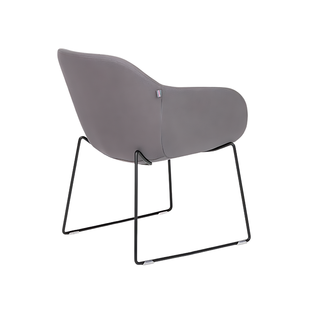 Descubre el sillón de visita ZEN TRINEO de Aura Muebles, ideal para oficinas y salas de espera. Su diseño contemporáneo y materiales de alta calidad garantizan confort y durabilidad. 