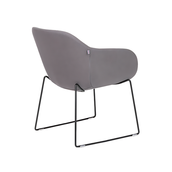 Descubre el sillón de visita ZEN TRINEO de Aura Muebles, ideal para oficinas y salas de espera. Su diseño contemporáneo y materiales de alta calidad garantizan confort y durabilidad. 