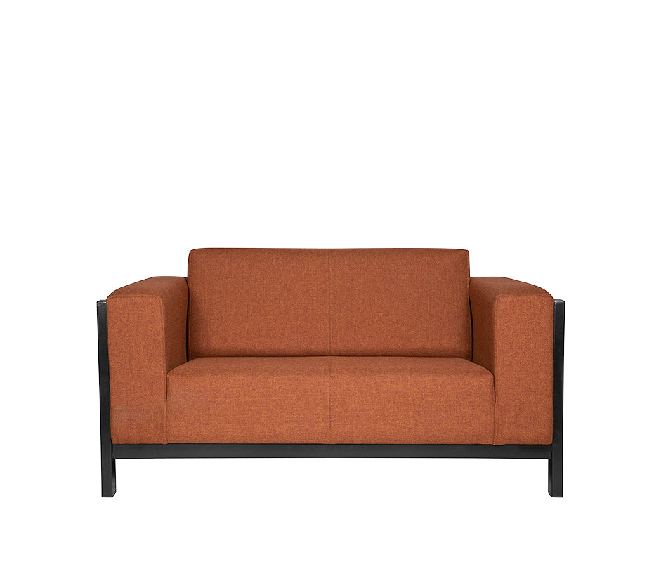 Sillón de visita modelo Copenhaguen-2P en vista de ángulo 3/4, tapizado color terracota