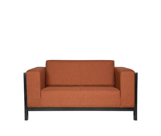 Sillón de visita modelo Copenhaguen-2P en vista de ángulo 3/4, tapizado color terracota