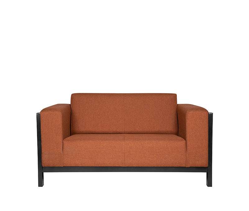 Sillón de visita modelo Copenhaguen-2P en vista de ángulo 3/4, tapizado color terracota