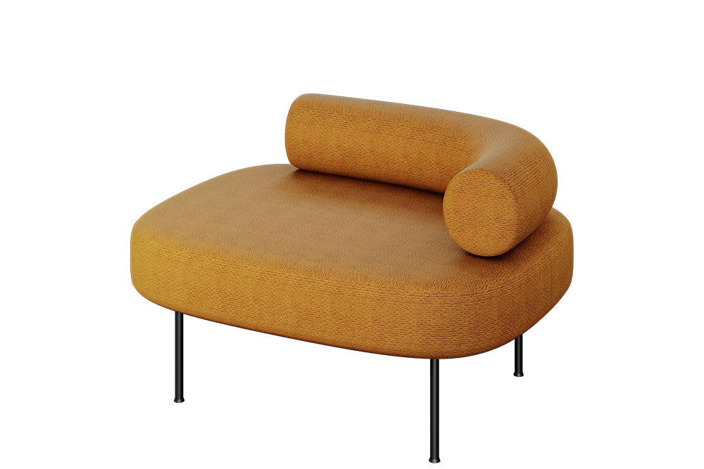 Sillón de visita modelo Wave tapizado en color mostaza, con respaldo curvo y cojín cilíndrico