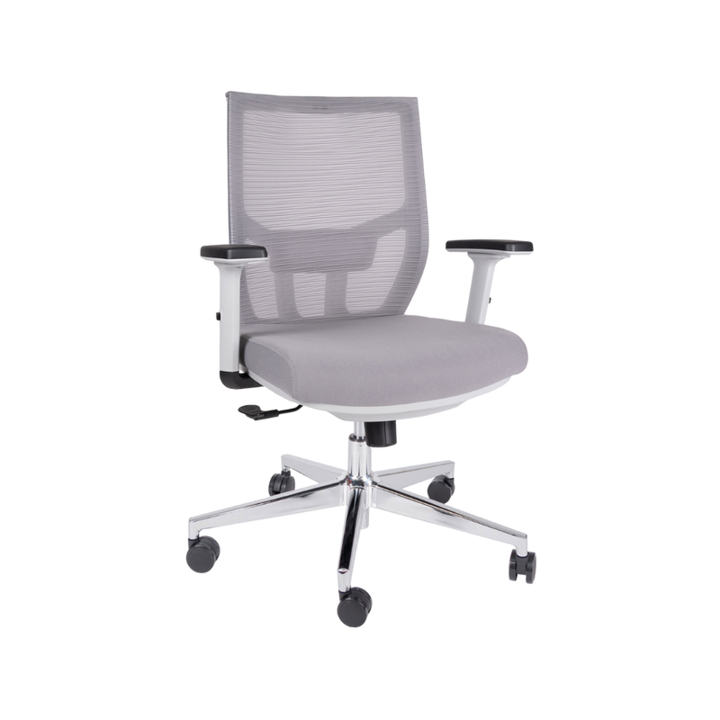Sillón ejecutivo gris con respaldo ergonómico y base cromada de 5 puntas
