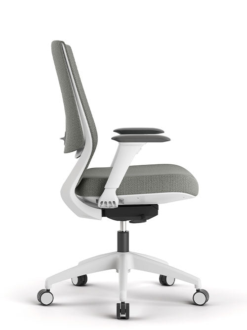 Vista lateral del sillón Royal White respaldo bajo con soporte lumbar, asiento ergonómico y mecanismo synchro multiposición