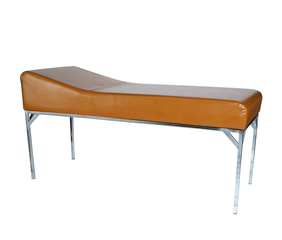 Sillón de visita modelo CHASELONG MT con base metálica y cabecera elevada, ideal para clínicas o espacios de descanso.