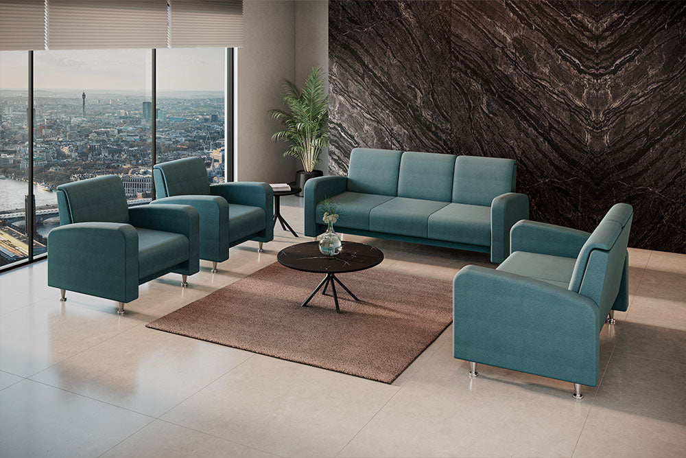 Conjunto de sillones Profile en sala de espera moderna con vista a la ciudad