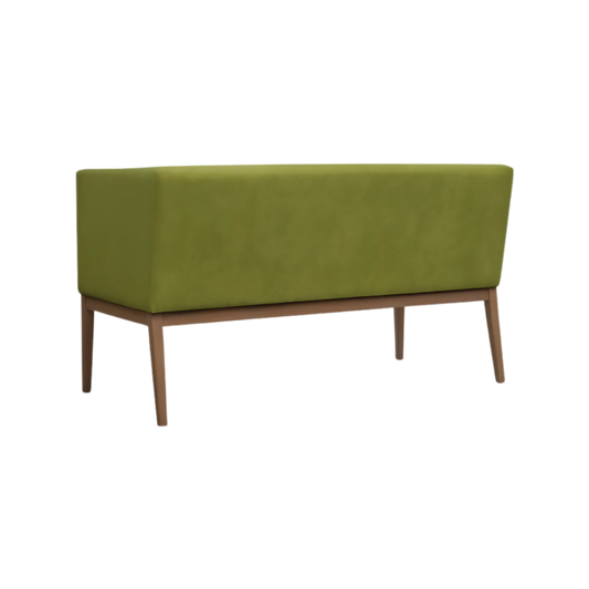 Sofá confortable Base en madera sólida de banak color natural nogal o negro armazón de triplay de pino de 18 mm. acojinamiento en poliuretano flexible con aislante térmico Aura Muebles modelo BIRMANIA
