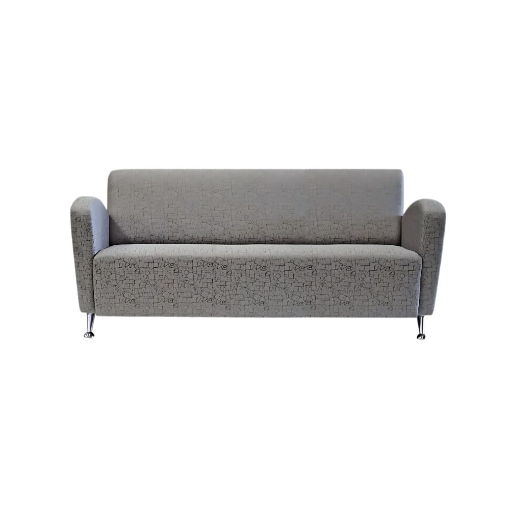 Sofá confortable Armazón de madera de pino sólido de 1″ de espesor patas metálicas cromadas acojinamiento en poliuretano flexible con aislante térmico hecha en tela con opción a LF y PIEL Aura Muebles modelo GALES