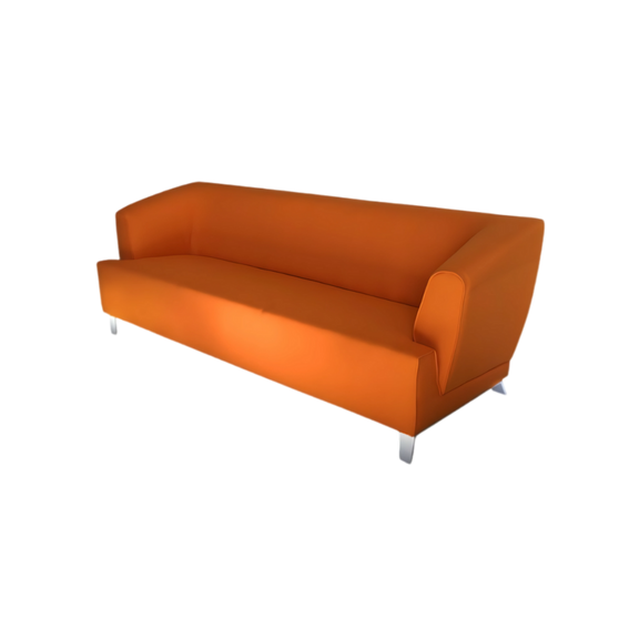 Sofá confortable Armazón de madera de pino sólido de 1″ de espesor patas de metal sólido pintura gris o negra acojinamiento en poliuretano flexible con aislante térmico Aura Muebles modelo TARENTO